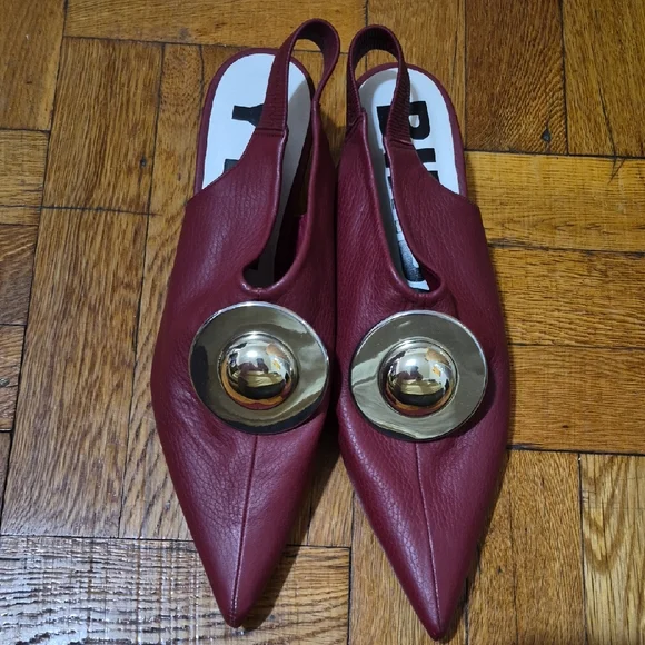 Elegant Burgundy Slingback Flats with Gold Detail - Picture 1 of 2